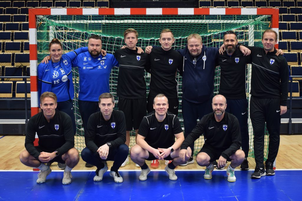 Valmennuspalvelut Futsave Petteri Lehtinen maalivahtivalmennus Futsal